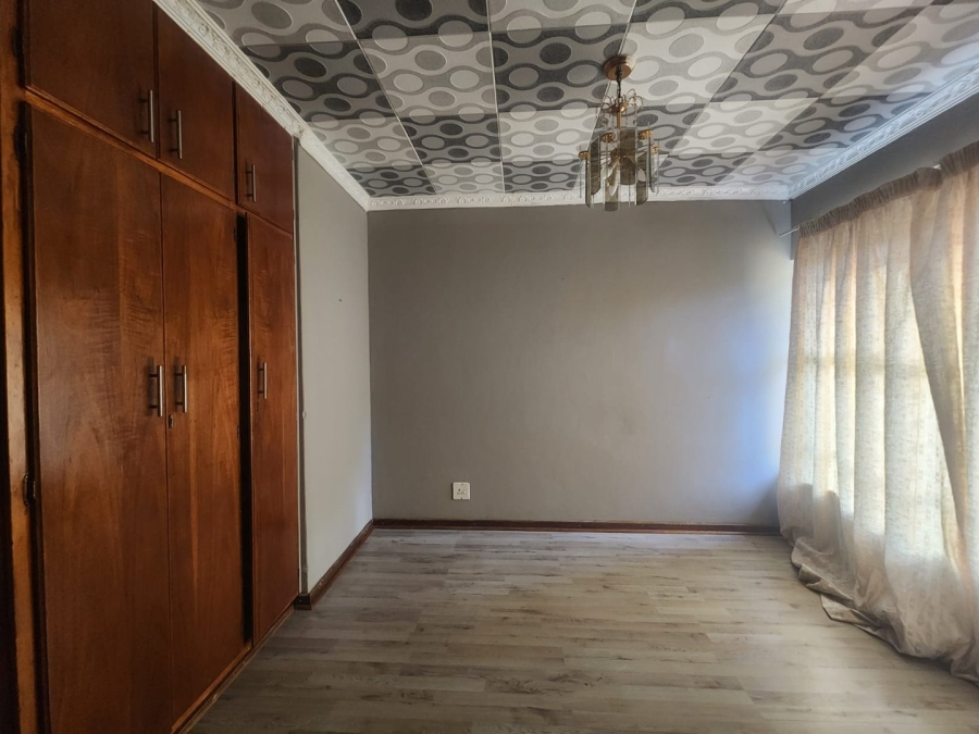 4 Bedroom Property for Sale in Pellissier Free State